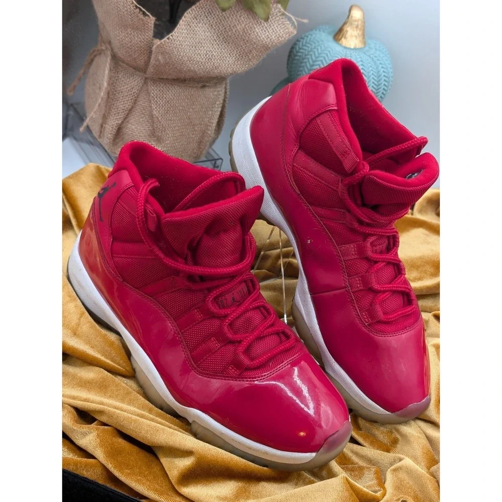 Jordan 11 Retro Win Like 96 Men's Size 9.5 Red Patent Leather Sneakers